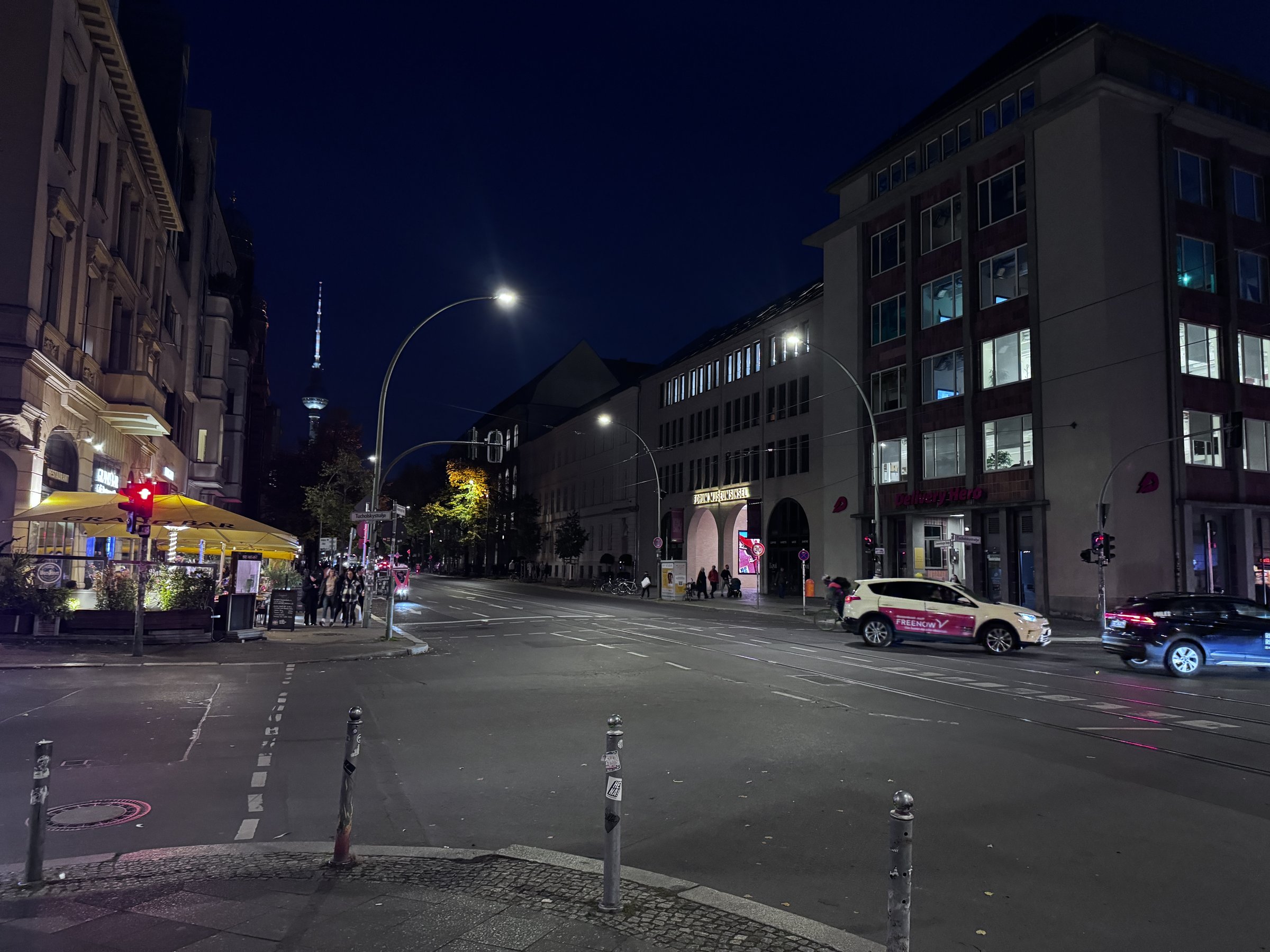 Mitte bei Nacht