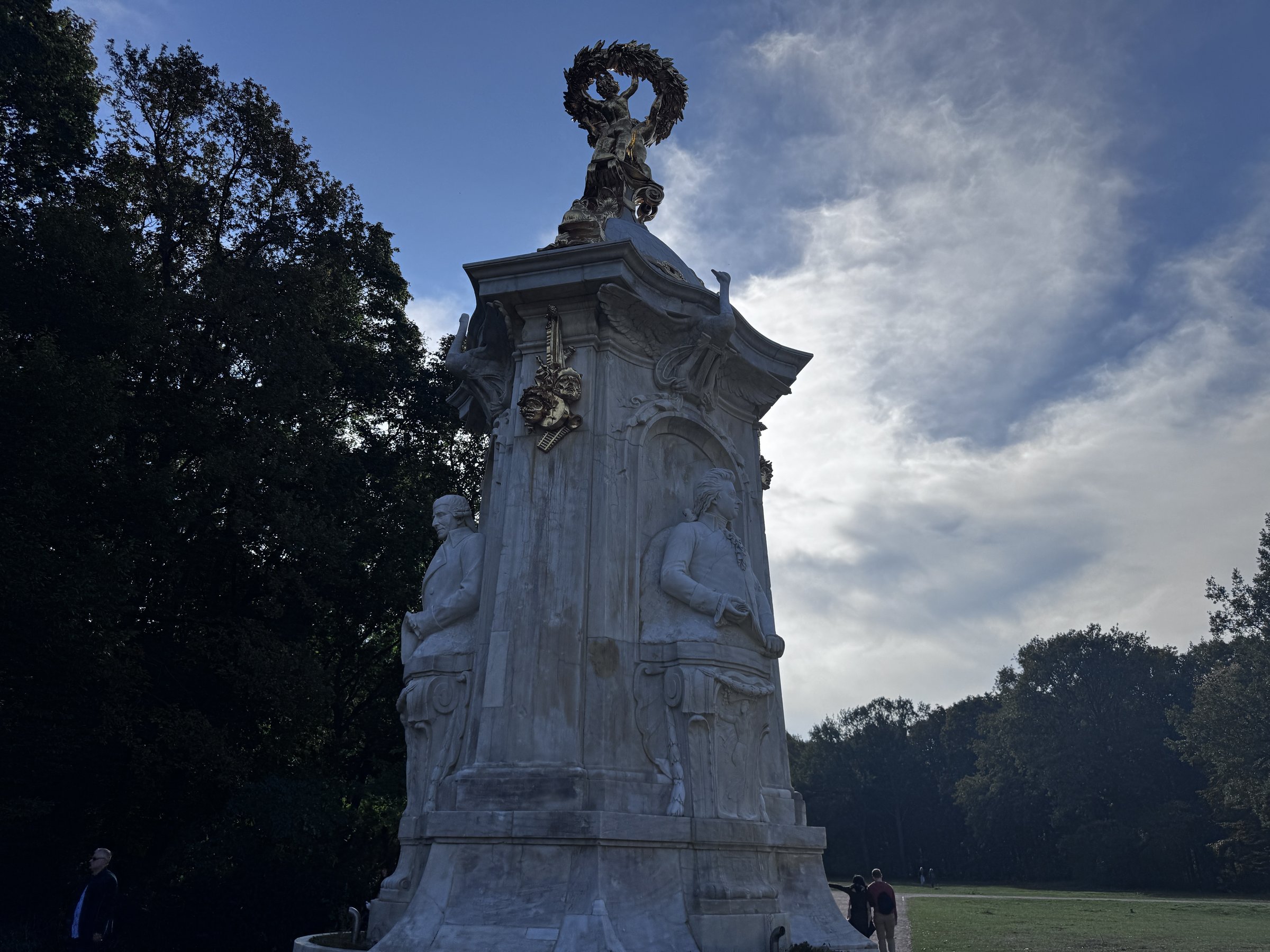 Denkmal von unten